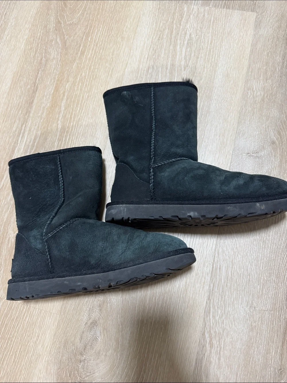 UGG Classic Short Suede Boots in Black